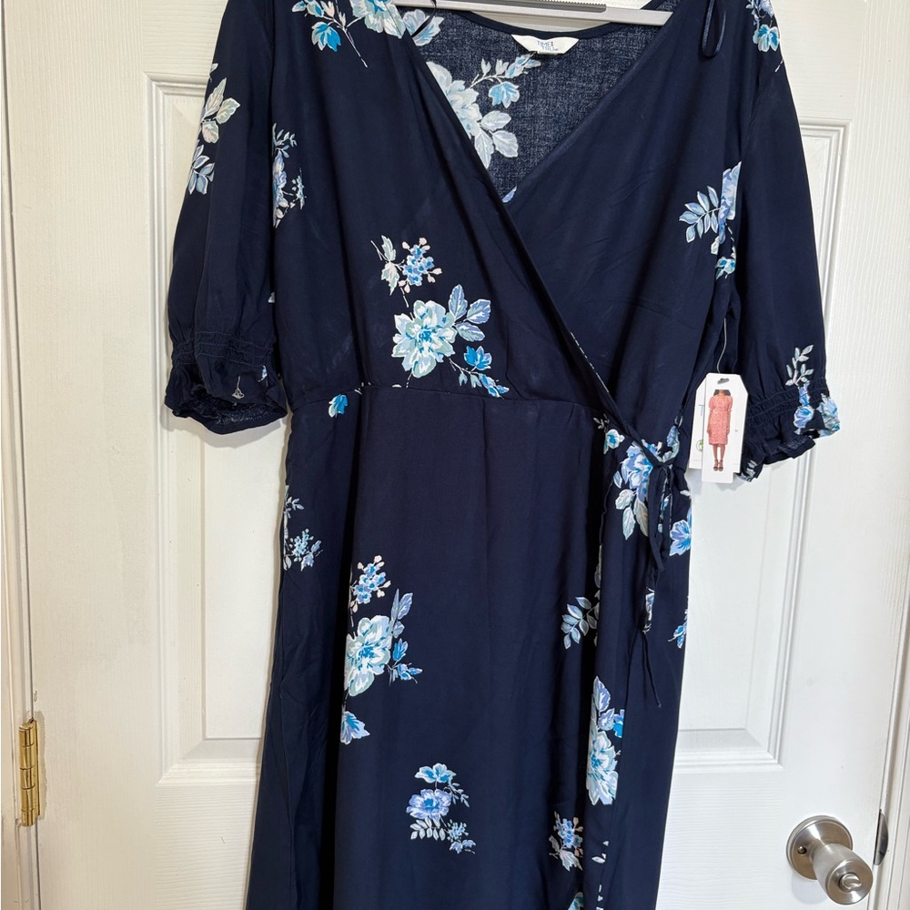Time and Tru Navy Floral Midi Dress